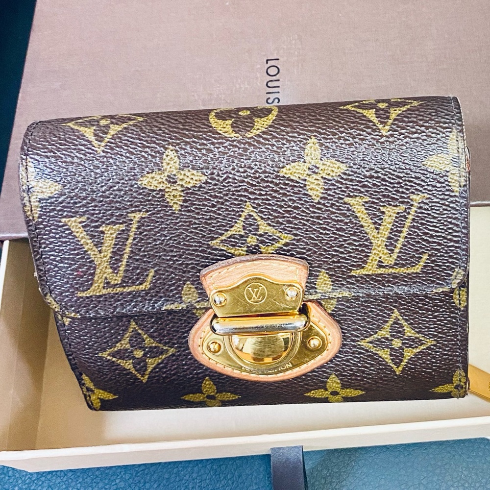 Authentic Louis Vuitton Portefeuille Kia small wallet